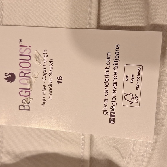 q Womens Gloria Vanderbilt Stretch White Capris Size 16.  NWT - Picture 4 of 7